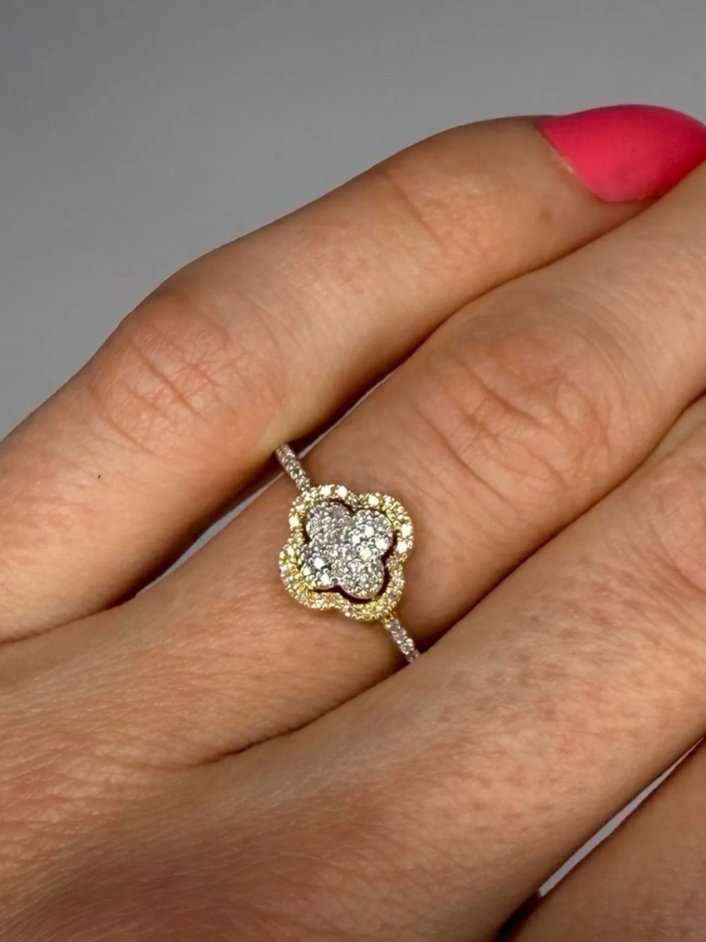 10k Elegant Two-Tone Floral Cluster Diamond Ring - Yellow and White